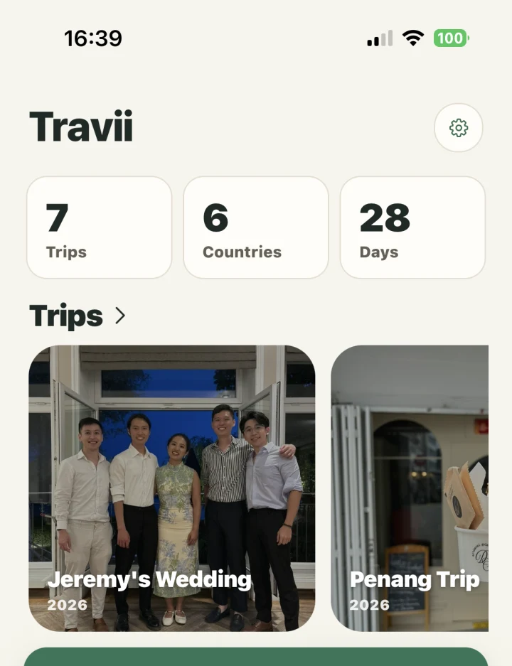 Travii home screen showing saved trips, countries, days, and trip cards.